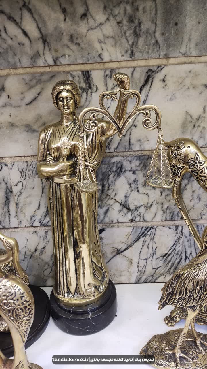 مجسمه فرشته عدالت برنزی